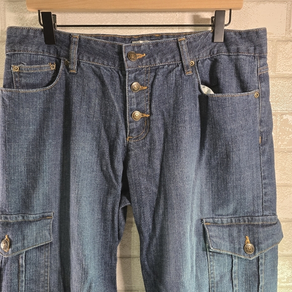 Denim Capri Jean Button Cargo Cuffed Zipped Hem Women's Size 12 Crop Pants - Picture 2 of 8